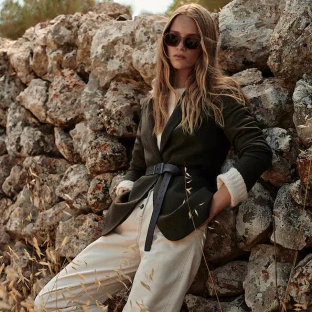 Massimo Dutti apuesta por el color crudo tres pantalones perfectos para combinar con tus blazers y cazadoras favoritas | Mujer Hoy