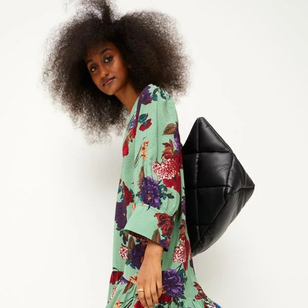 Tres vestidos de flores H&M combinan genial con botas y botines y sientan de maravilla debajo de un abrigo | Mujer Hoy