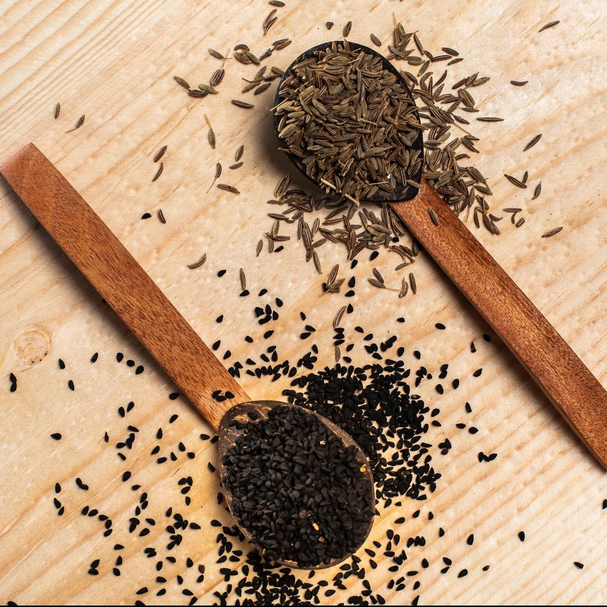 Semillas de nigella (o kalonji), una hierba natural que te sorprenderá por sus cualidades antioxidantes y digestivas