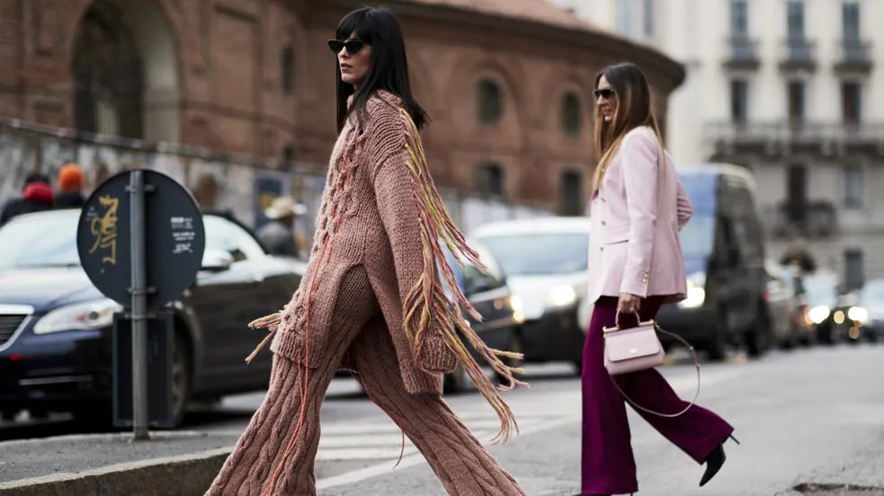 Faldas, shorts, ponchos… Los conjuntos de punto de Zara y Mango apuestan por prendas con mucho estilo para los looks que no complican vida Mujer Hoy