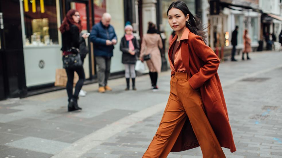 ¿Buscas un tono bonito, cálido y que sea puro otoño? No te pierdas estas 11 prendas en color naranja que van a conquistar tu armario