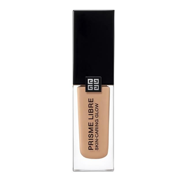 Base de maquillaje Prisme Libre Skin-Caring Glow de Givenchy.