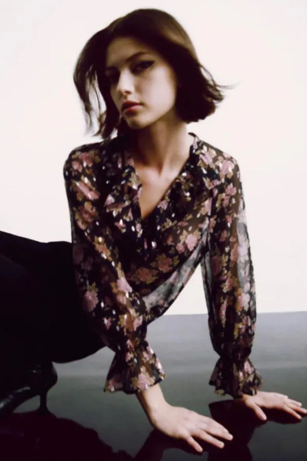 Las blusas y camisas semitransparentes de Zara van a hacer de cualquier look tu estilismo más favorecedor | Mujer Hoy