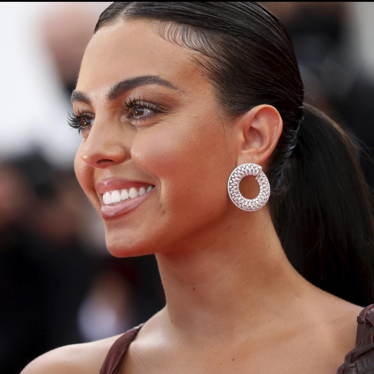 Pincha en la imagen para descubrir el look de Georgina Rodríguez en la alfombra roja del Festival de Cine de Cannes 2021./gtres