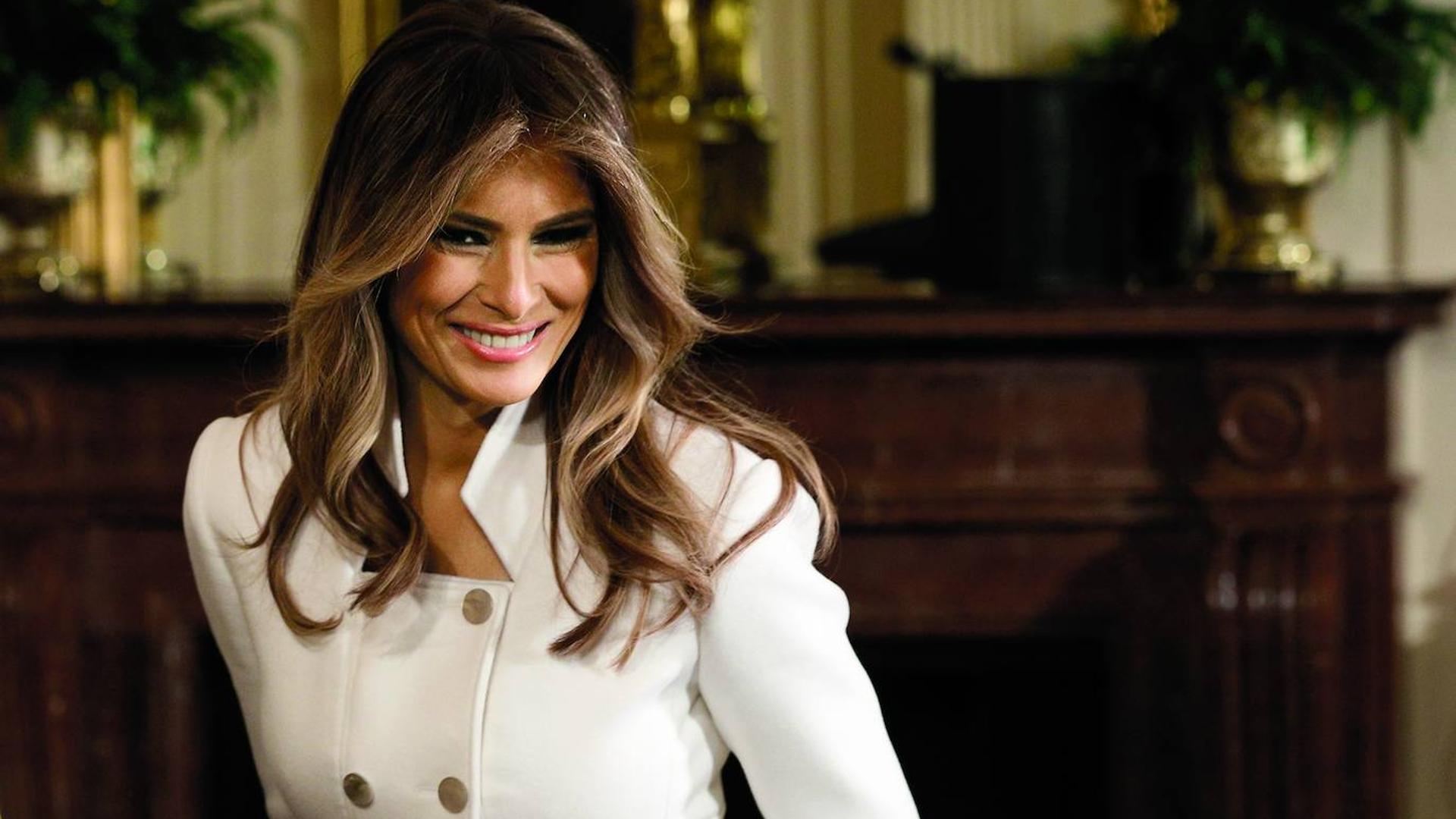 Alejada de los focos, esquiva y atípica: ¿Dónde está Melania Trump?