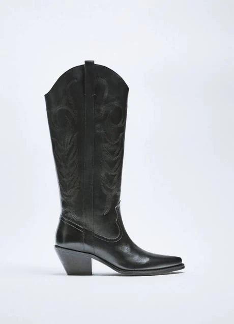 Estas botas cowboy de Zara son favoritas de las famosas, tienen lista de espera y son perfectas para tus looks con vaqueros o vestidos | Mujer Hoy