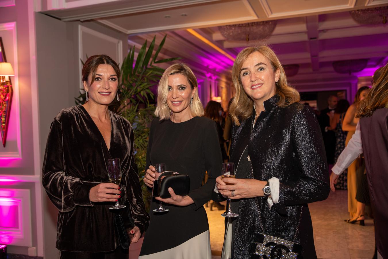Premios Mujerhoy 2021: Susana Arribas Oyaga directora de comunicación de Lancôme, Alicia Hernández CEO y relaciones públicas de Valyty y Assunta Jiménez-Ontiveros directora de Comunicación y RRPP de Chanel.