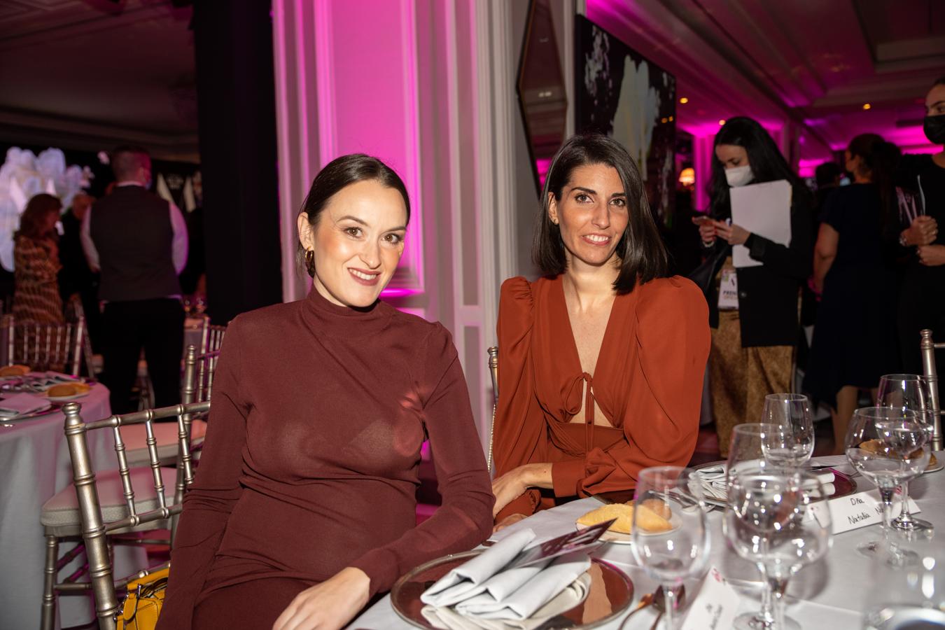 Premios Mujerhoy 2021: Beatriz Cossio y Natalia Nuez de Caudalie.
