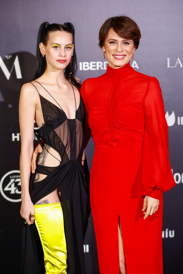 Premios Mujerhoy 2021: Aitana Sánchez-Gijón y Milena Smit, una de las galardonadas con el Premio Mujerhoy al Nuevo Talento.