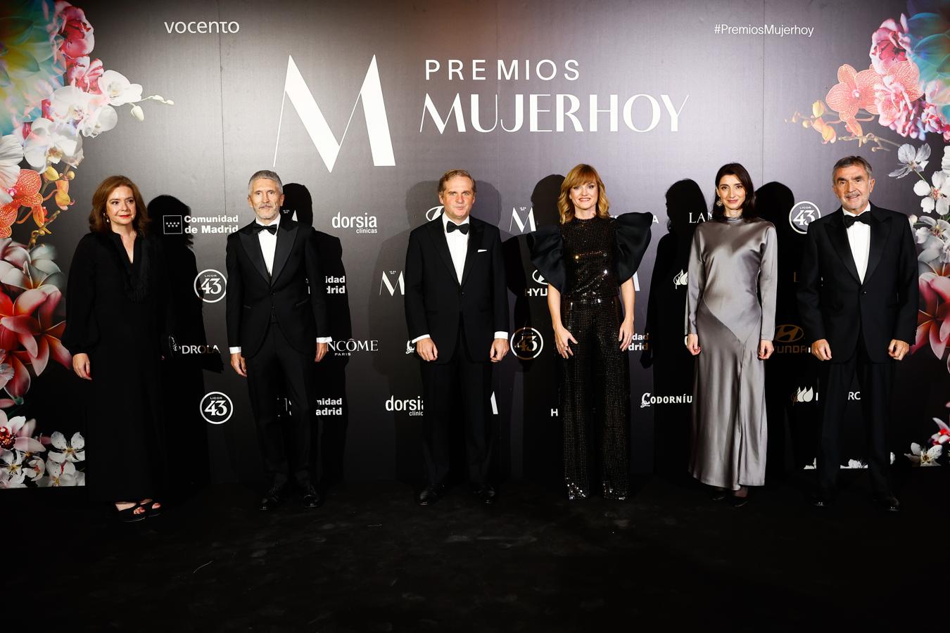 Premios Mujerhoy 2021: Lourdes Garzón, directora de Mujerhoy; Fernando Grande-Marlaska, ministro del Interior; Ignacio Ybarra, presidente de Vocento; Pilar Alegría, ministra de Educación; Pilar Llop, ministra de Justicia e Iñaki Arechabaleta, presidente de TESA (área de revistas del grupo Vocento).