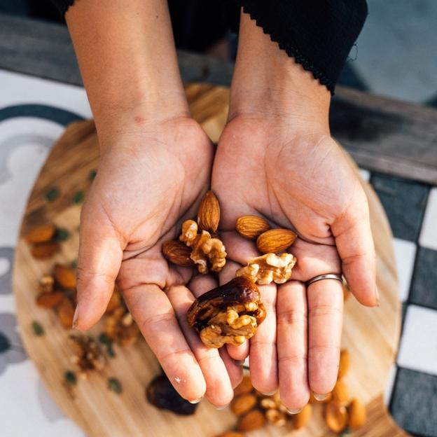 Los frutos secos te pueden ayudar a adelgazar si sabes cuáles, cómo y cuándo comerlos