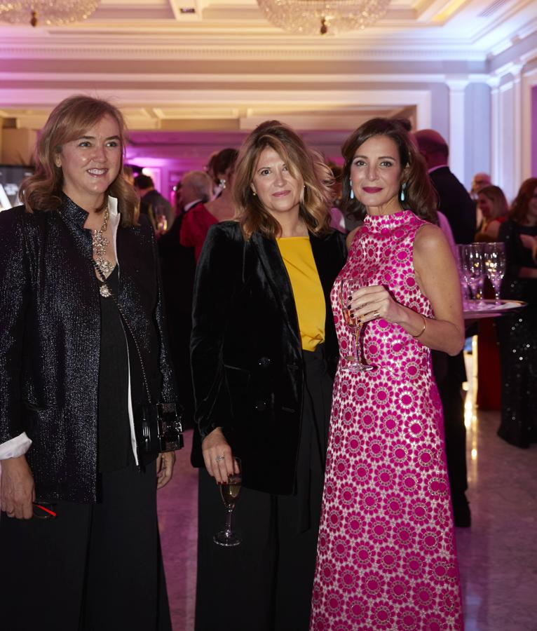 Premios Mujerhoy 2021: Assunta Jiménez-Ontiveros directora de Comunicación y RRPP de Chanel, Lydia Loste directora de Comunicación y Experiencia Digital de Fundación Telefónica y Laura Ruiz de Galarreta, directora general de Revistas Vocento.