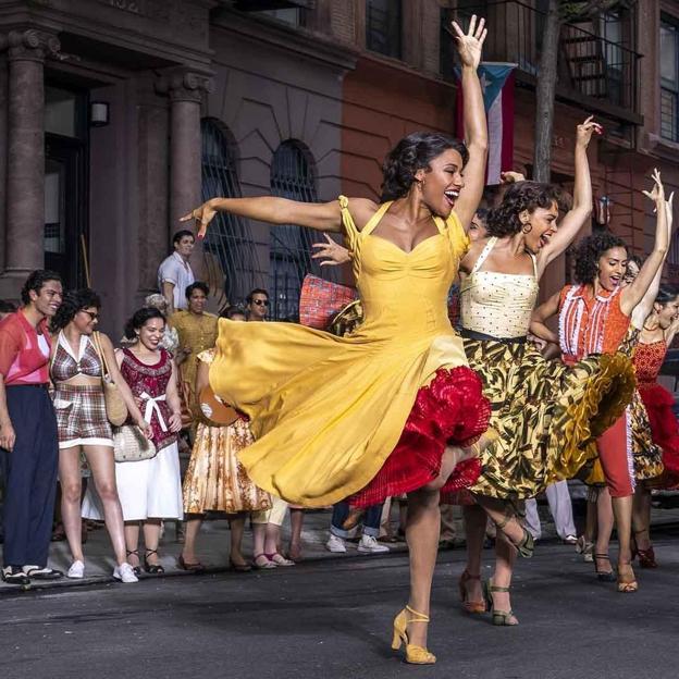 Ariana DeBose en el número musical del conocido tema América. 