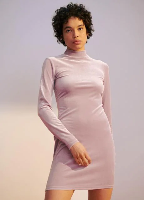 El vestido que H&M lanzado en dos colores que te soluciona un look de fiesta y uno casual (y cuesta menos de 15 euros) | Mujer Hoy