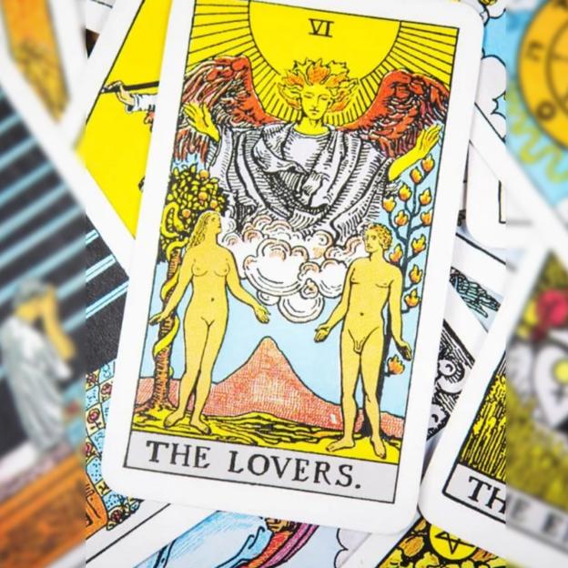 Carta del tarot de la semana: los Enamorados o Amantes (Arcano VI) llegan justo a tiempo para que te plantees tu vida amorosa en Navidad