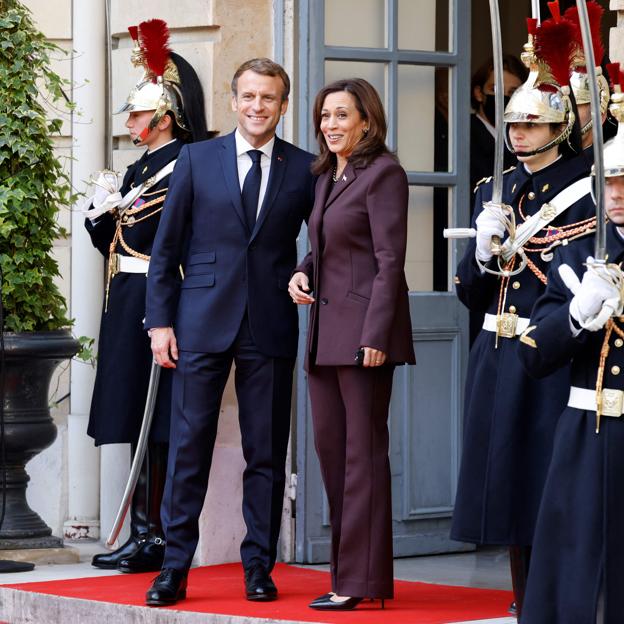 Junto a Emmanuel Macron durante su visita oficial a Francia.