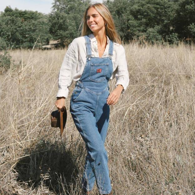 Estos son los monos y petos que queda genial con camisas o jerséis para un look fácil, rápido y rejuvenecedor a diario