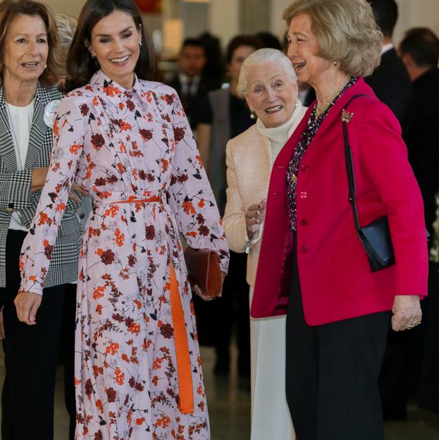 Pincha en la foto para ver los vestidos más impresionantes de la reina Sofía que podría utilizar la reina Letizia.