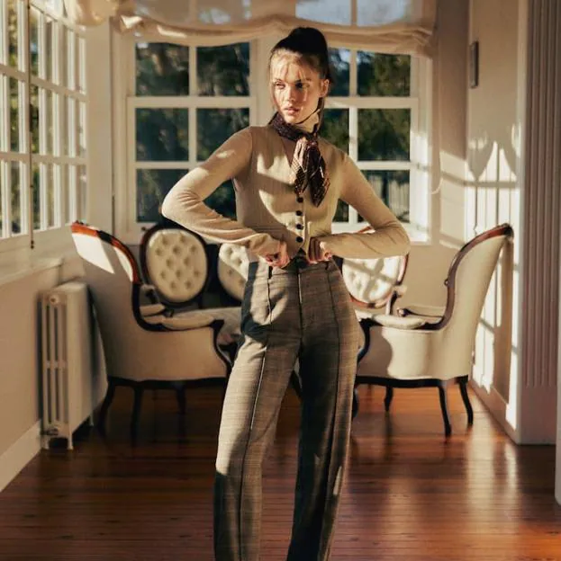 El pantalón más estiloso que es perfecto para looks de oficina está | Mujer Hoy