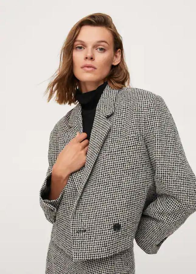 Blazers y chaquetas cropped en rebajas que van a ser protagonistas de tus looks de primavera