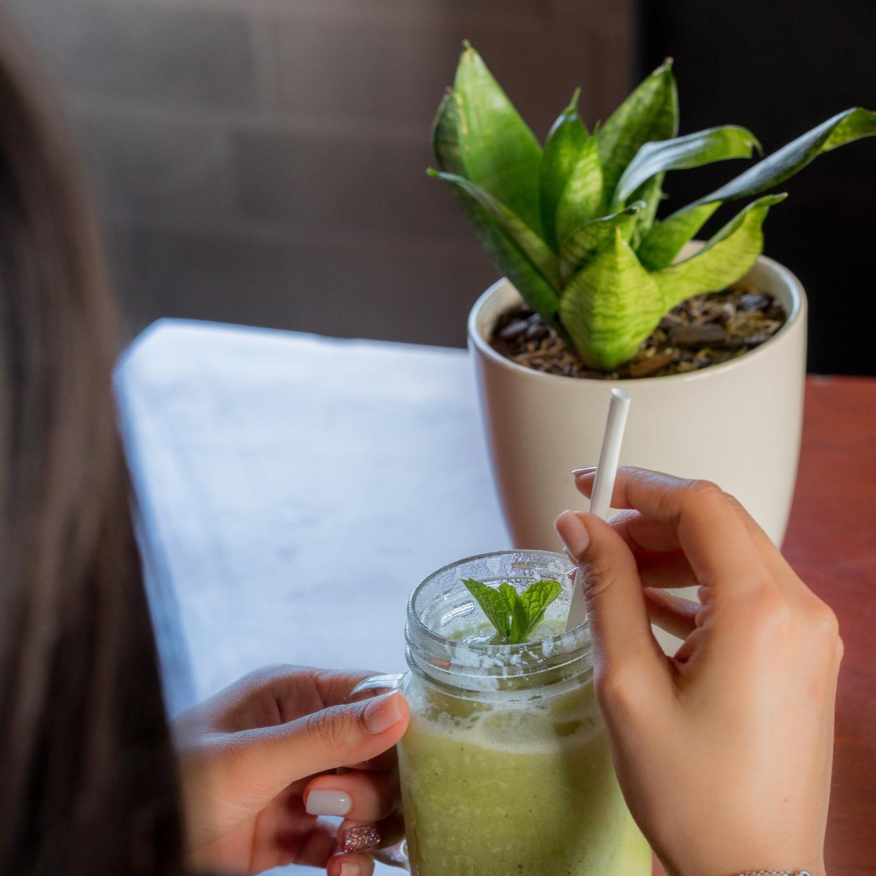 Del brócoli a las espinacas: las mejores verduras para hacer zumo con efecto diruético (e incluirlas en tu alimentación diaria casi sin darte cuenta)