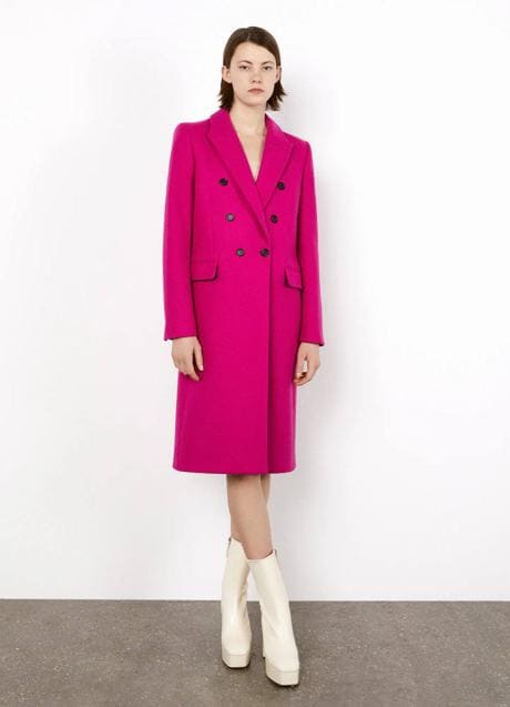 Un abrigo rosa es la clave para copiar el look de influencer más favorecedor del | Mujer Hoy