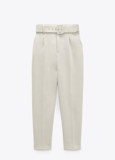 El pantalón de Zara tiene dos bolsillos delateros y dos falsos bolsillos traseros