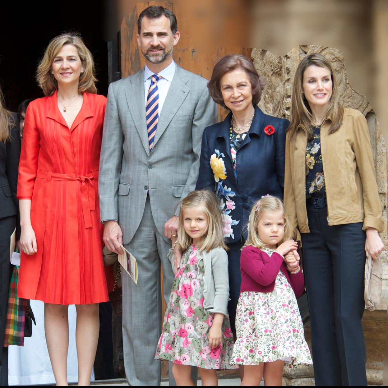 La reina Letizia, cuando todavía se entendíe bien con la familia real. Pincha en la foto para ver los 7 años de Letizia Ortiz como Reina de España en 10 looks. /gtres