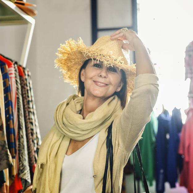 Pincha en la foto de María Dueñas para descubrir sus rincones favoritos de Tánger