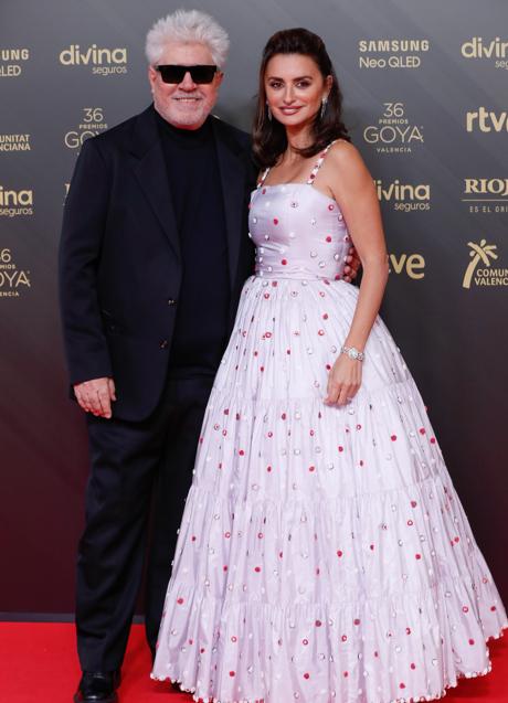 Premios Goya 2022 El impresionante look de Penélope Cruz en los Goya: un  vestido de princesa que la convierte en la mejor vestida de la alfombra  roja | Mujer Hoy