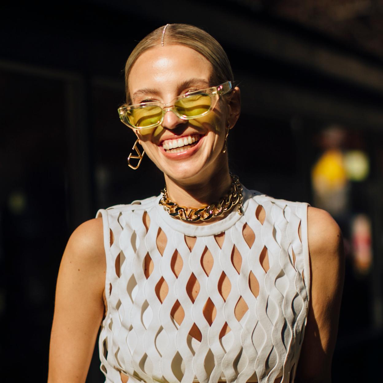 Las dos coletas más espectaculares y bonitas que arrasan en el street style tienen un truco fácil que vas a querer copiar porque sientan muy bien