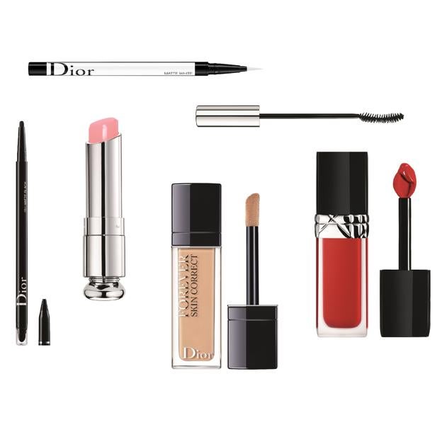 OJOS Máscara Diorshow Iconic Overcurl Black Brosse 20 (39€). Diorshow 24H Stylo Matte Red (30€) y Diorshow Liner Matte White (36€). BASE PIEL Corrector Dior Forever Skin Correct (36€). LABIOS Rouge Dior Forever 999 (42€) y barra Dior Addict Lip Glow 001 (38€).