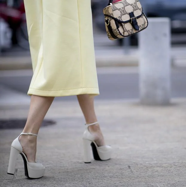 Tenemos la copia low cost de los con plataforma de lujo y tendencia que las influencers y en el street style | Mujer Hoy