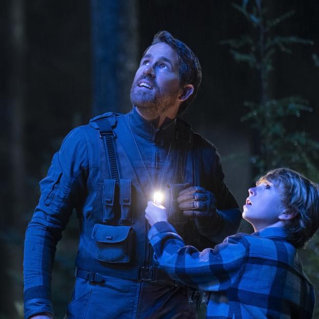 Ryan Reynolds y Walker Scobell en una imagen de El proyecto Adam 