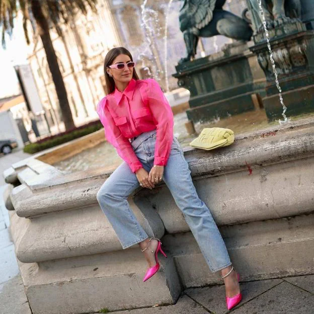 Introducir 32+ imagen outfit camisa rosa mujer