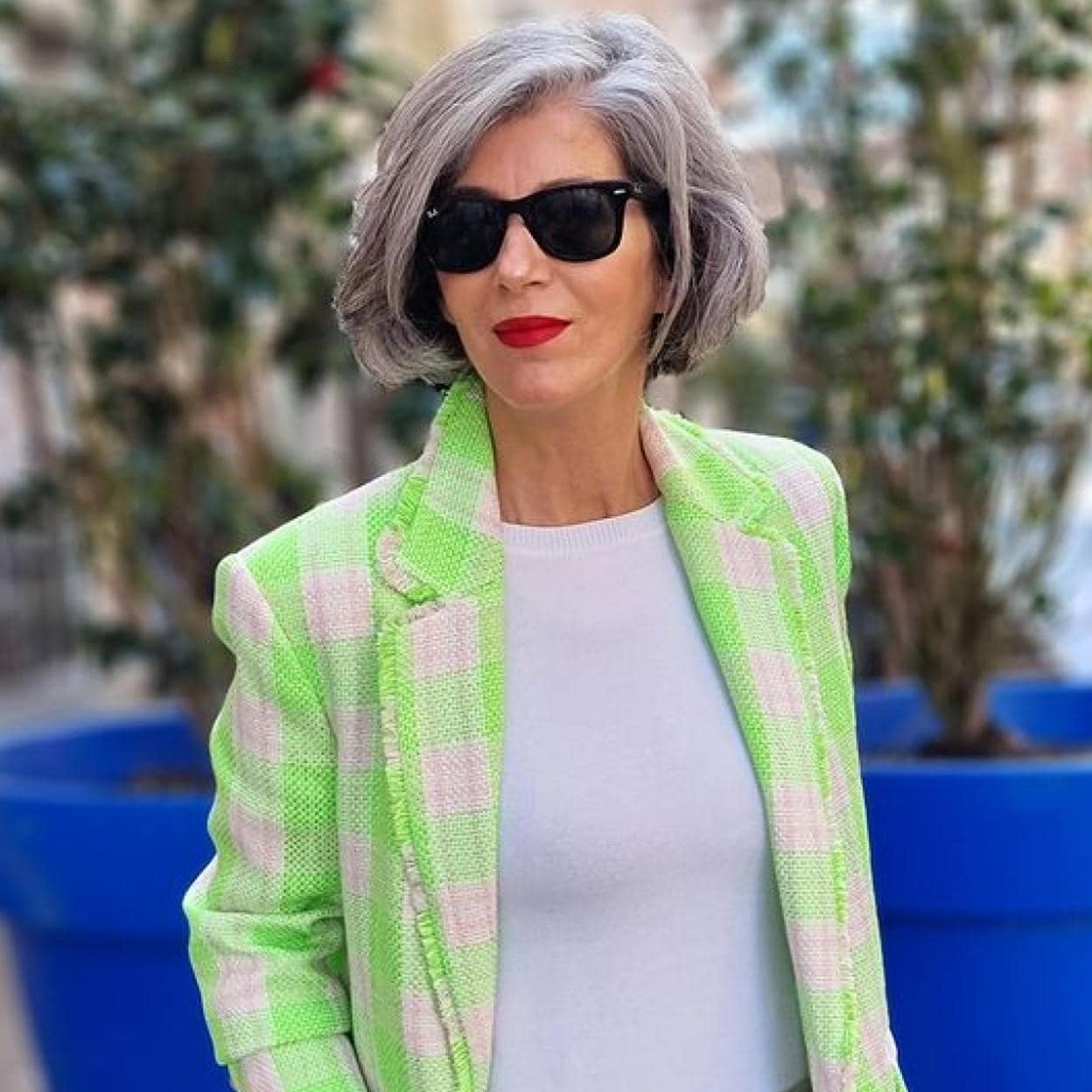 Flechazo con esta colorida blazer de Mango que rejuvenece a los 50 que está arrasando en Instagram | Mujer Hoy