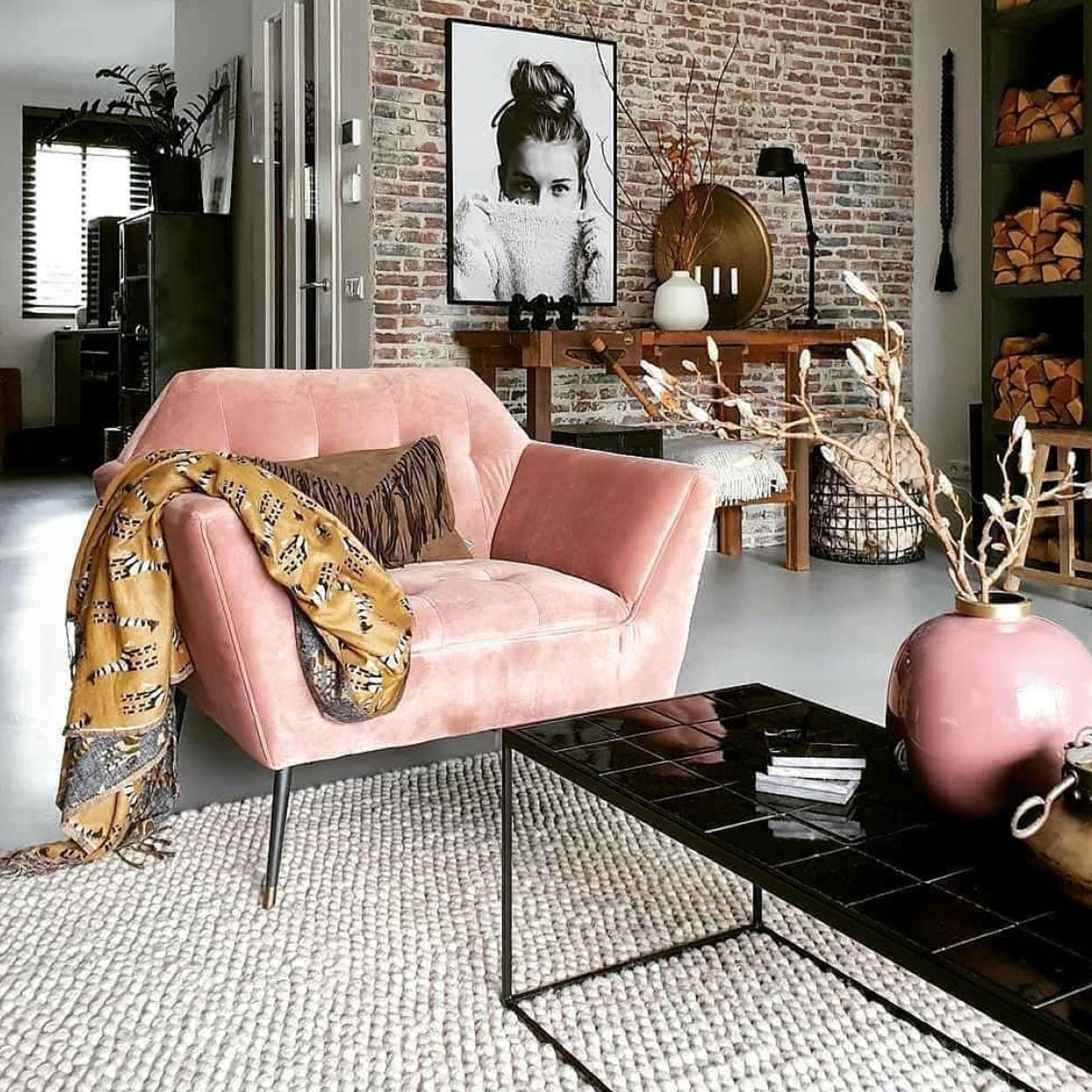 El sillón rosa de terciopelo de Lidl que parece de lujo y decora tu casa  con un aire retro a muy buen precio | Mujer Hoy