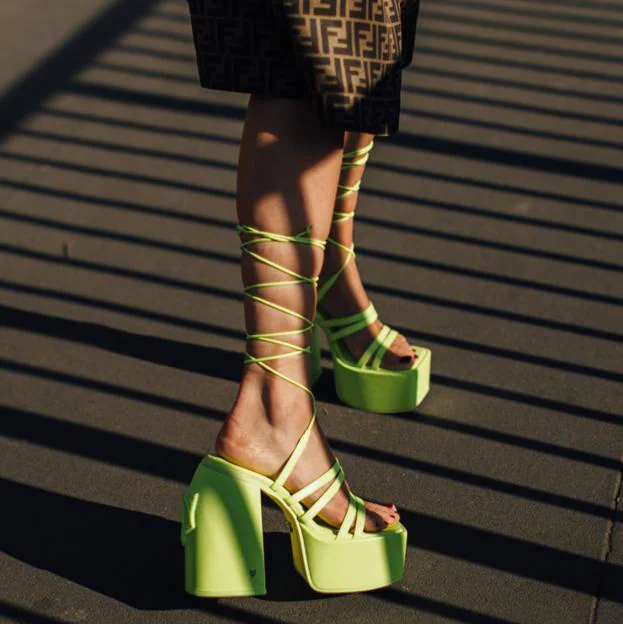 estos zapatos de taconazo cómodo Bershka que imitan a los de lujo por muy poco y que estilizan igual o más | Mujer Hoy