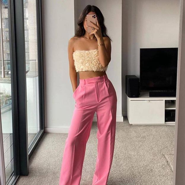 Estos son los originales tops rosas tendencia entre las influencers que mejorarán cualquier look esta primavera y que están a punto de agotarse