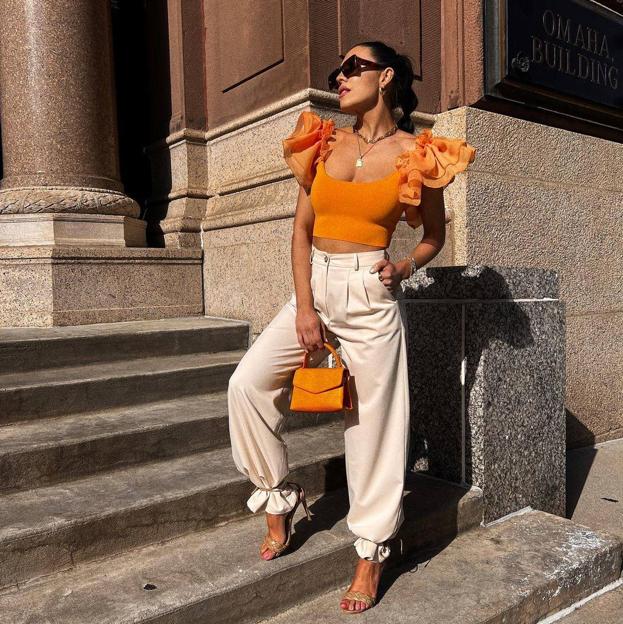 Este es el top naranja más original y favorecedor de la primavera con el que vas a causar sensación