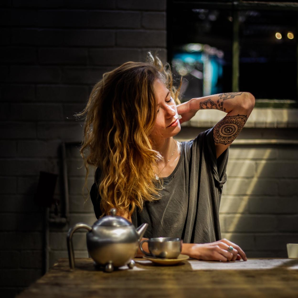 Cinco bebidas que te ayudan a acelerar el metabolismo y a conseguir un vientre plano: del café al té de jengibre