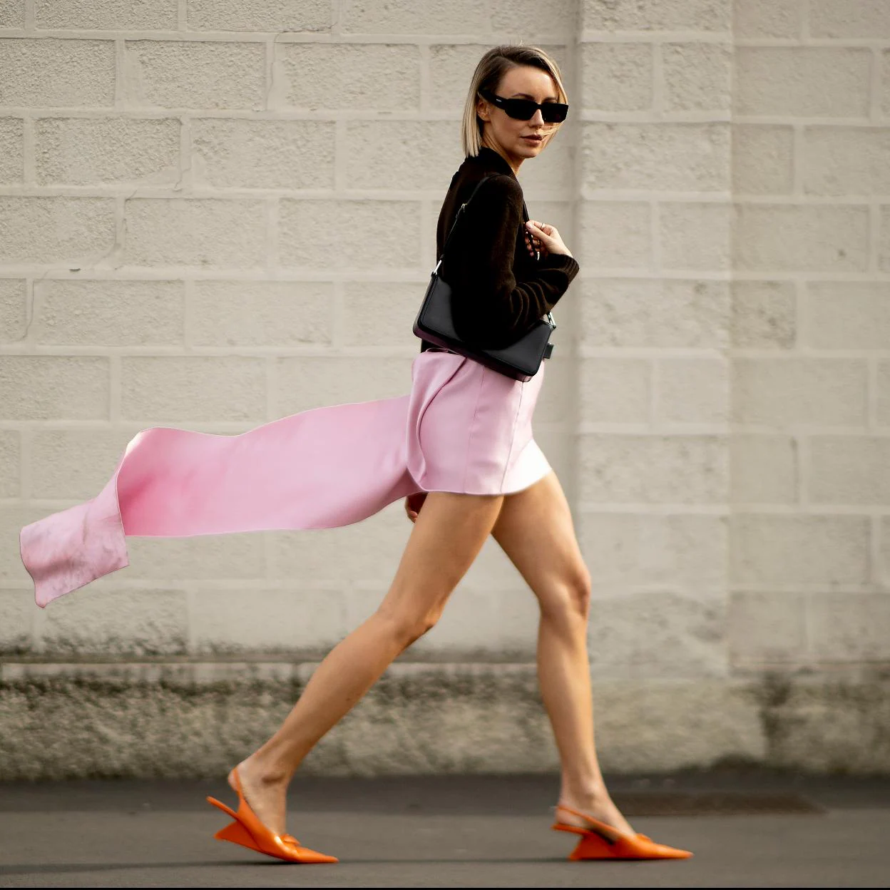 fluido En todo el mundo rastro Llega a Zara y a Sfera la original falda mini que triunfó en el street  style y es una versión low cost ideal que se va a agotar | Mujer Hoy