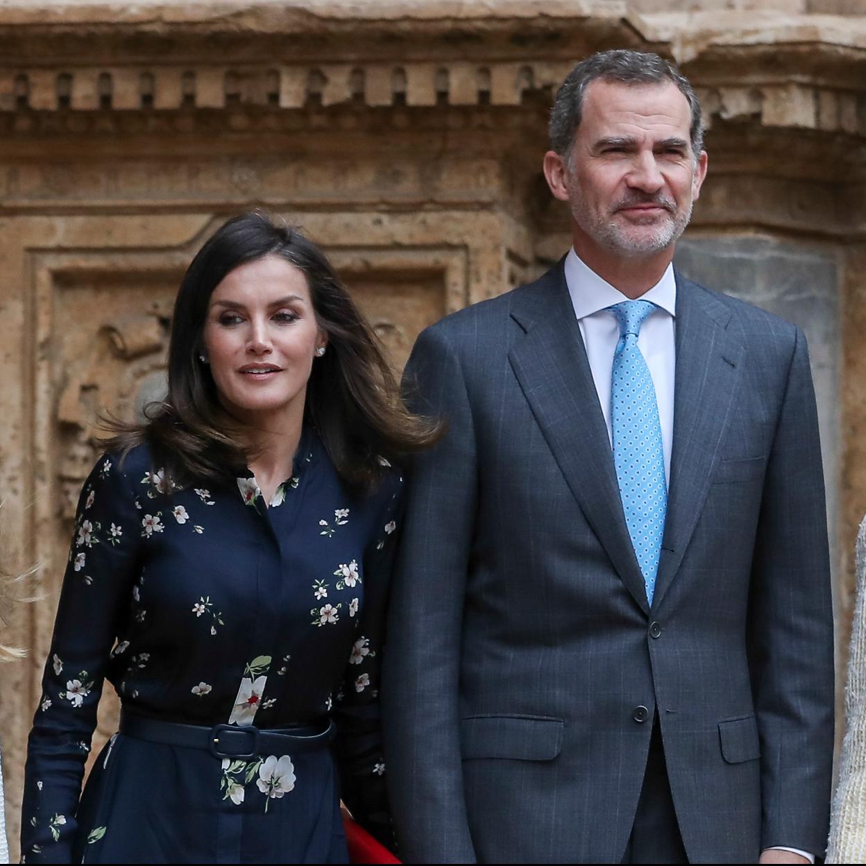 La reina Letizia y el rey Felipe VI. Los eméritos, el rey Juan Carlos y la reina Sofía se encontrarán de nuevo el lunes en Zarzuela tras casi dos años separados./gtres