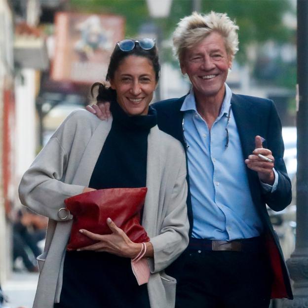 Ernesto de Hannover paseando con su novia, Claudia Stilianopoulus por Madrid