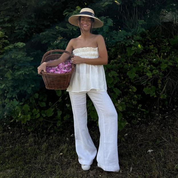 Este conjunto blanco de lino made in Spain que arrasa entre las influencers es lo más apetecible para llevar todo el verano