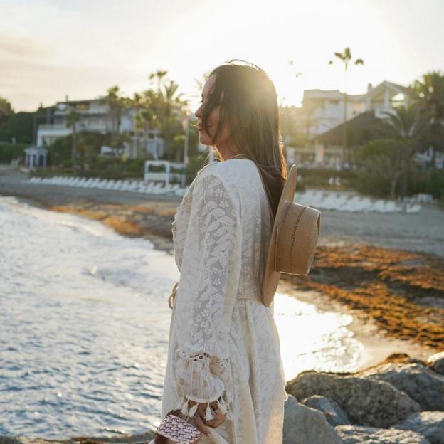 Tres sandalias perfectas para llevar el vestido bohemio que adoran las influencers para el verano