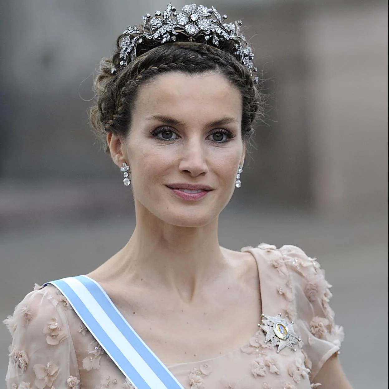 Pincha en la foto para ver los 7 años de Letizia Ortiz como Reina de España en 10 looks. /