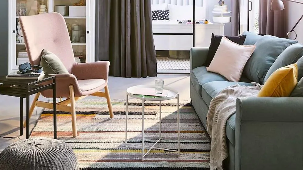 Esta es la baratísima mesa auxiliar más vendida IKEA: práctica, rebajada y muy fácil de convertir en un mueble único | Mujer