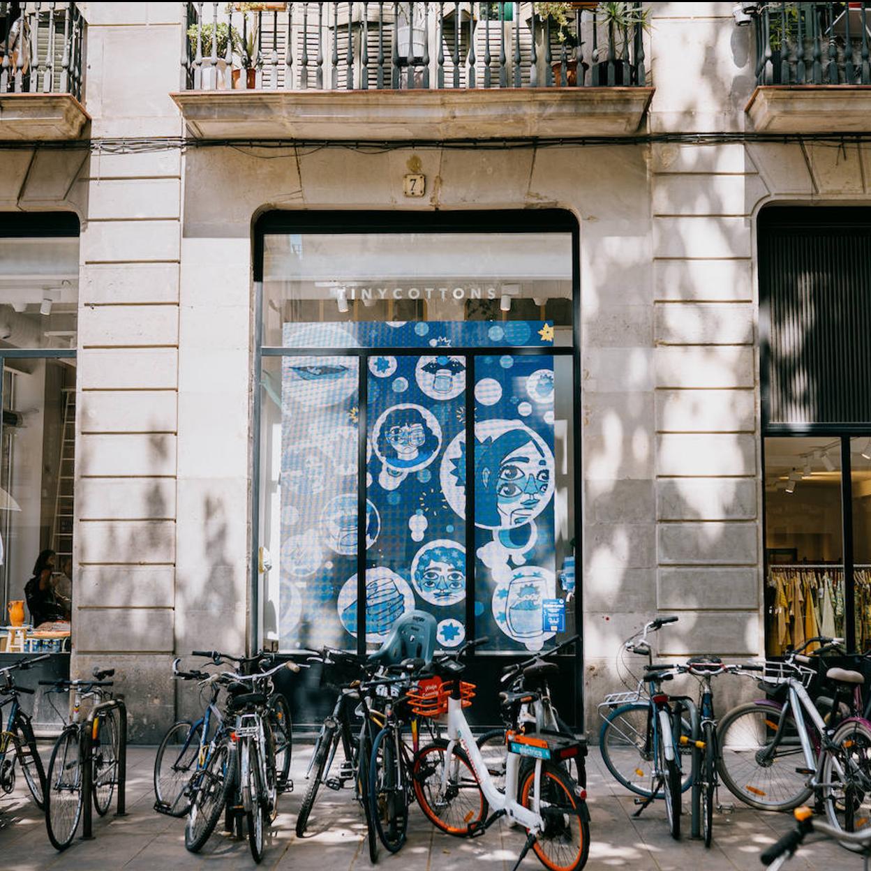 Planes de verano en Barcelona: una ruta artística diferente y sorprendente a través de las creaciones efímeras de Ricardo Cavolo