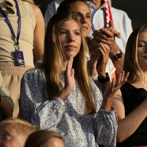 La infanta Sofía animando en el partido de fútbol.